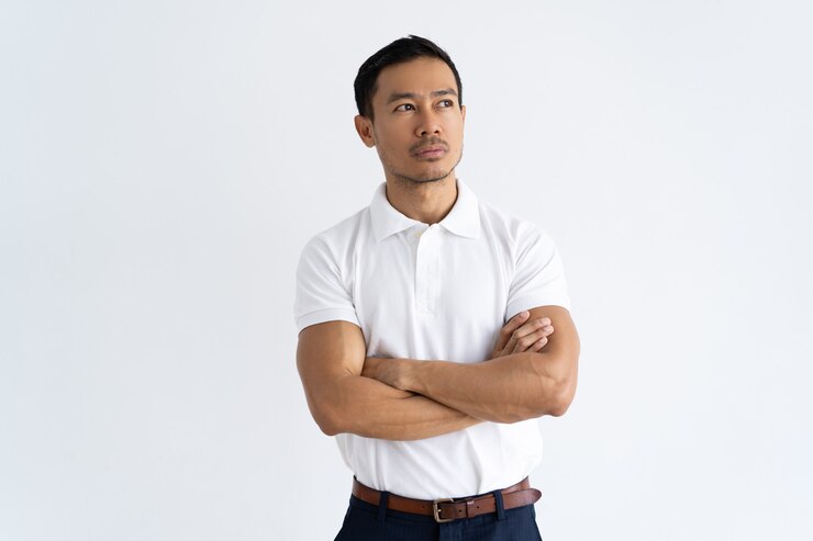 無料Photo スタートアップを考えて物思いにふける青年実業家