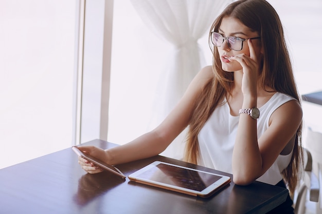 Sulle persone occhiali d'affari di lavoro