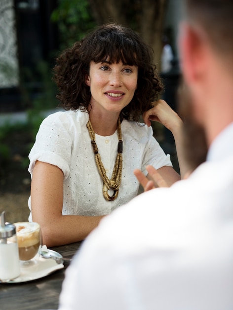 Free photo people hangout together at coffee shop