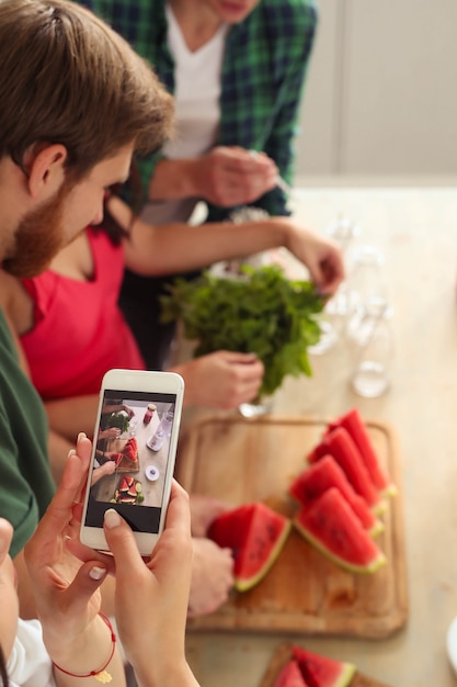 Persone in cucina