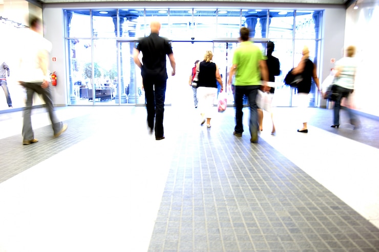 Free Photo people leaving the shopping mall