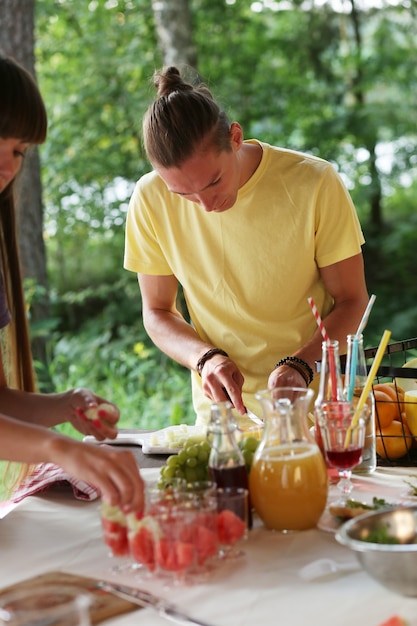 Persone al picnic