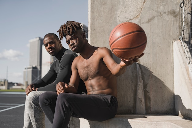 Free photo people playing basketball