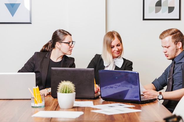 Free photo people sitting at desk talking