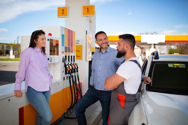 Free photo people spending time at the gas station