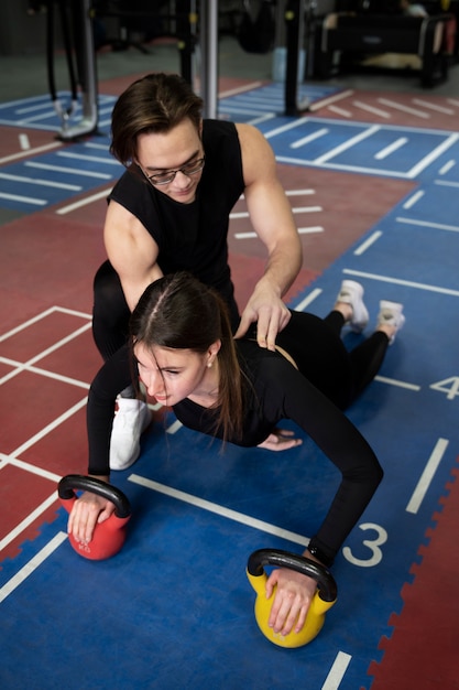 People training together with weight lifting