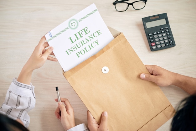 People with contract of life insurance