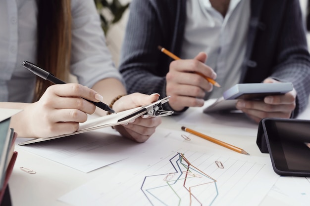 Foto gratuita persone al lavoro