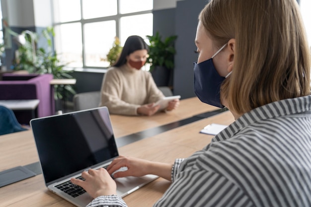 People working while respecting the social distancing restriction