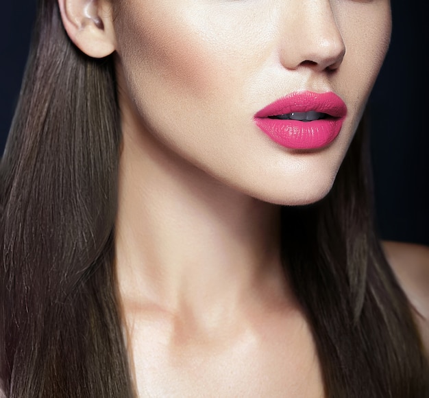 섹시한 아름다운 여자 모델의 완벽한 핑크 입술