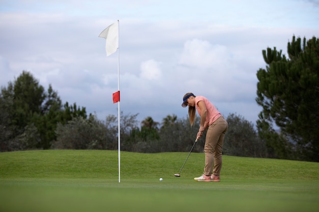 Person aiming for the golf flag
