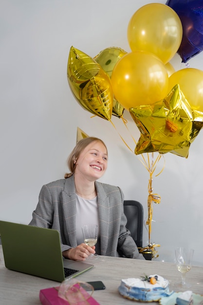 Free photo person celebrating birthday at office