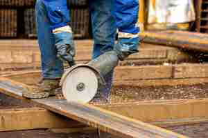 Free photo a person chops steel plate