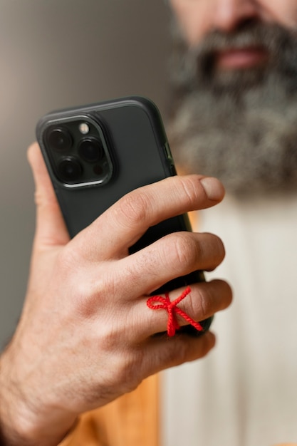 Free photo person doing day-to- day activity while waring string on finger to remember something important