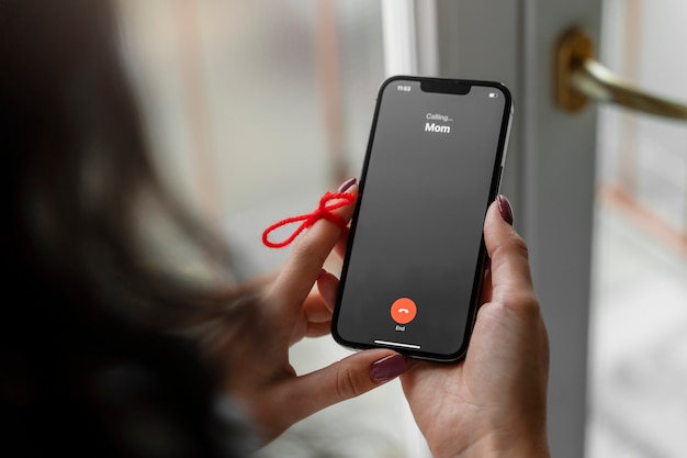 Free photo person doing day-to- day activity while waring string on finger to remember something important