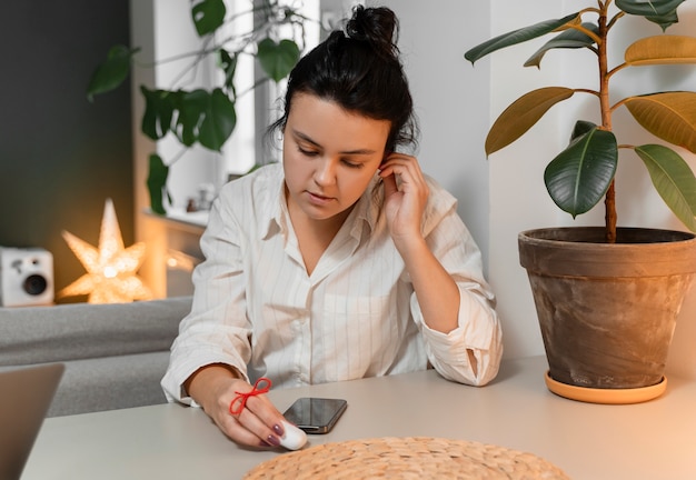 Free photo person doing day-to- day activity while waring string on finger to remember something important