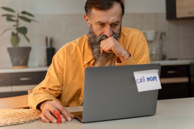 Free photo person doing day-to- day activity while waring string on finger to remember something important