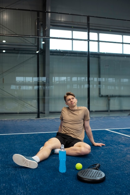 Free photo person getting ready to play paddle tennis inside