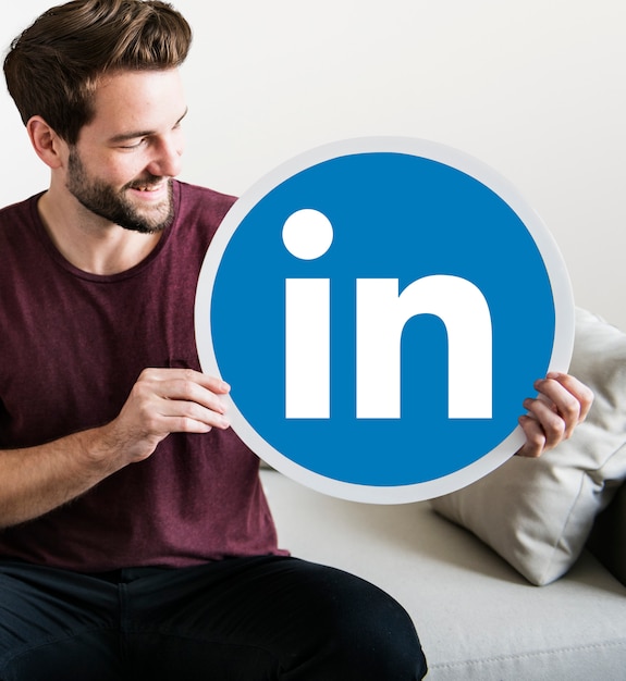 Person holding a Linkedin icon