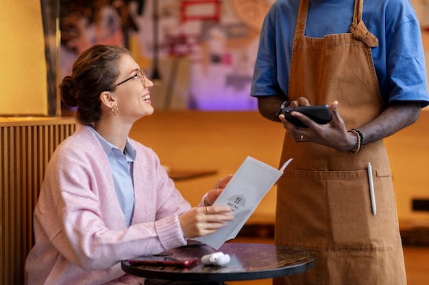 Free photo person ordering food at restaurant