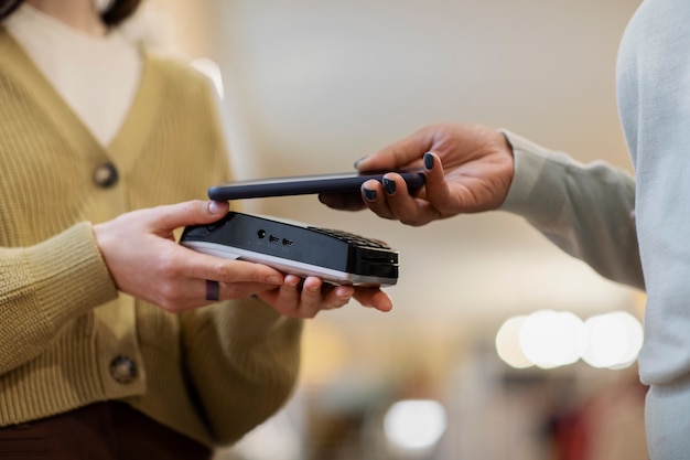 Person  paying in second hand market