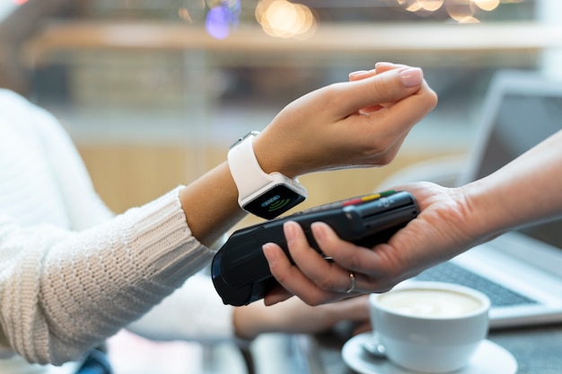 Person paying with its smartwatch wallet app