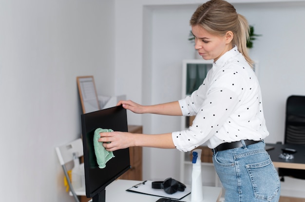 Free photo person taking care of office cleaning