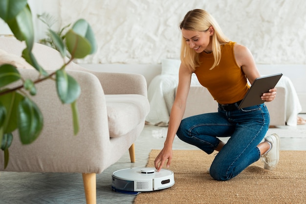 Free photo person using vacuum cleaner at home