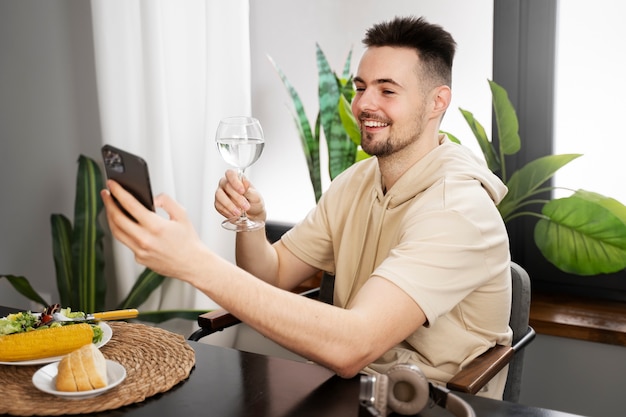 Person on a virtual date