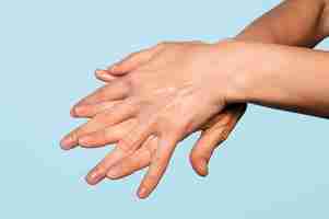 Free photo person washing hands isolated on blue