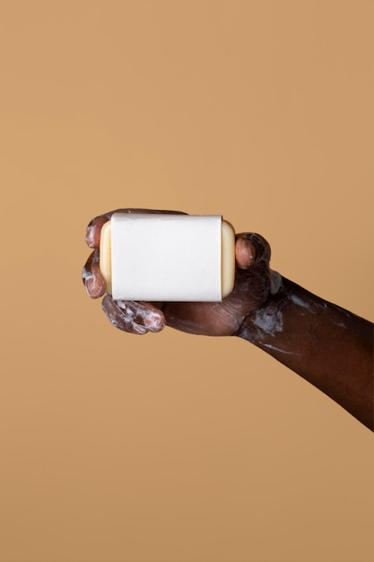 Person washing its hands close-up