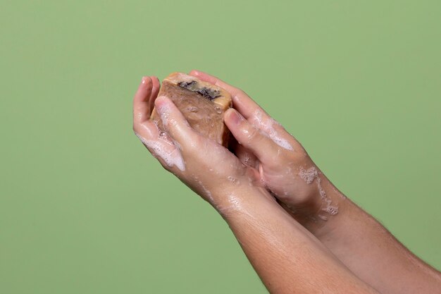 Person washing its hands close-up