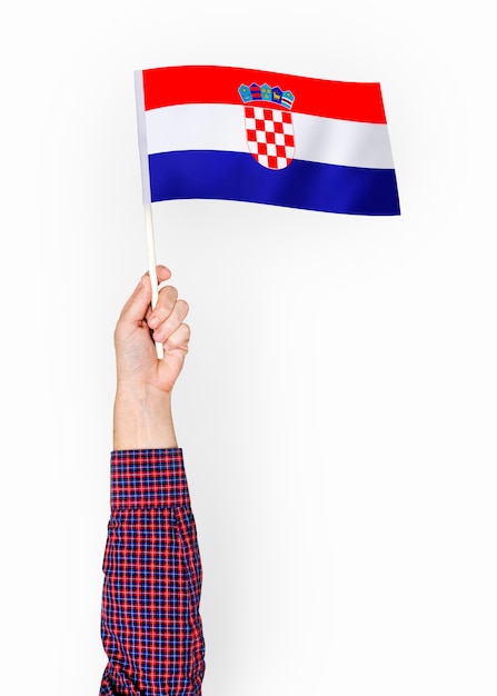 크로아티아 공화국의 깃발을 흔들며 사람
