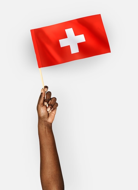 스위스의 국기를 흔들며 사람