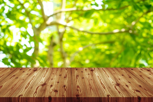 視点​空​の​木製​テーブル​トップ​の​背景​。​商品​展示用​モンタージュ​や​デザインレイアウト​の​クリッピングパス​を​含みます​。