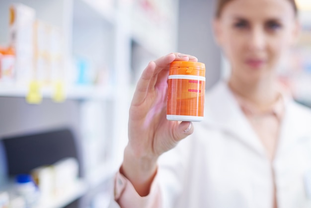 Free photo pharmacist with bottle of pills