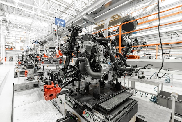 Foto gratuita foto della linea di produzione di automobili saldatura di carrozzerie impianto di assemblaggio di automobili moderne industria automobilistica interno di una fabbrica hightech di produzione moderna