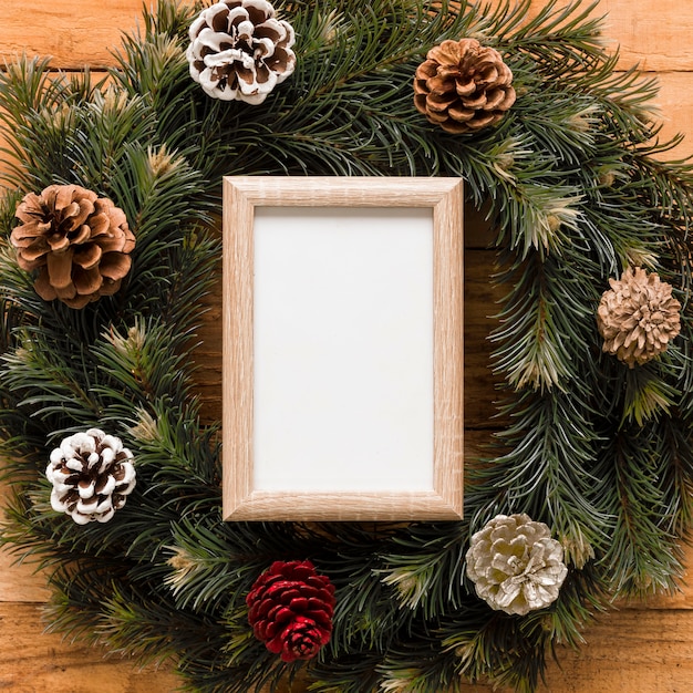 Free photo photo frame between wreath with snags