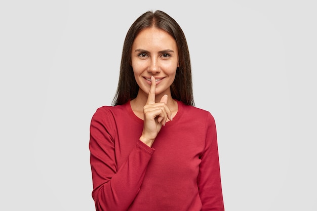 Photo of pleased brunette woman in red clothes