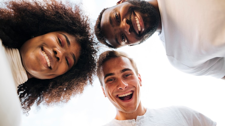 Free Photo photo with intercultural friends
