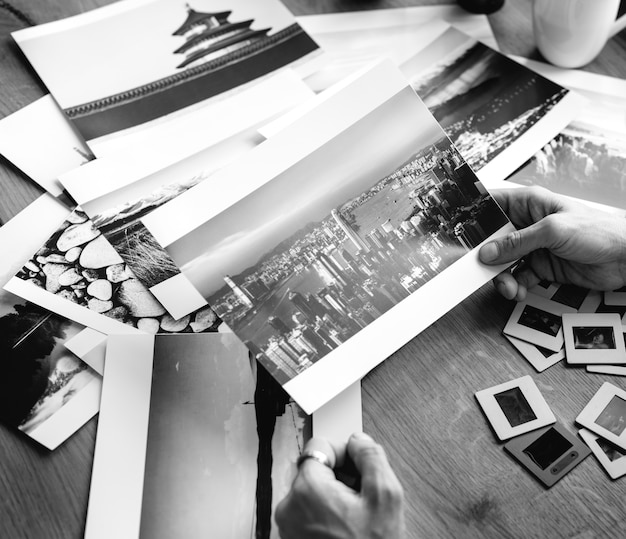 Free photo photographer holding skyline picture