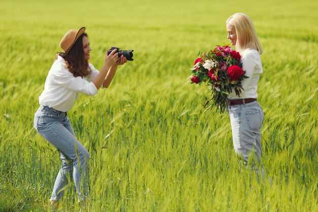 Photographer make a photoshoot for woman
