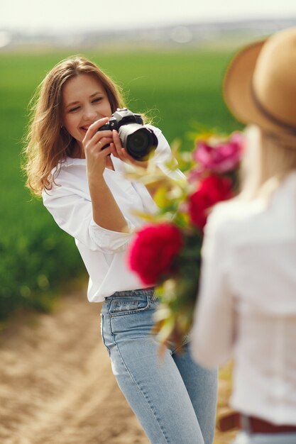 Photographer make a photoshoot for woman