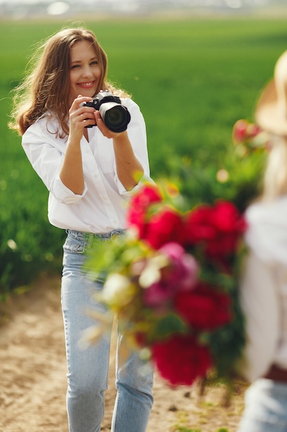 Photographer make a photoshoot for woman