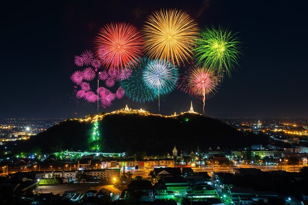 펫차 부리, 태국에서 밤에 Phra Nakorn Kiri 불꽃 놀이 축제