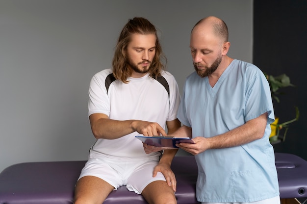 Free photo physiotherapist helping patient medium shot