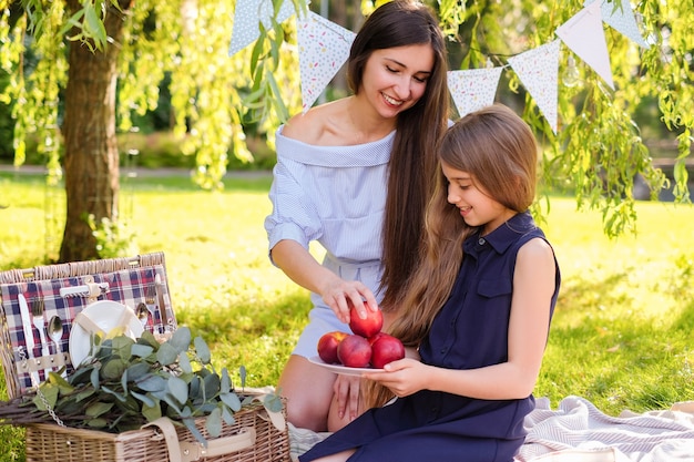 Free photo picnic with the family