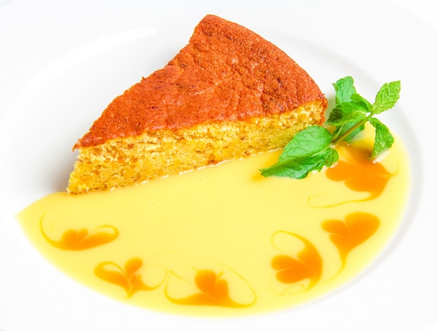 Free photo piece of cake with yellow sauce