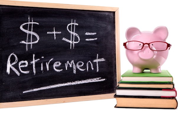 Free photo piggy bank with retirement calculation