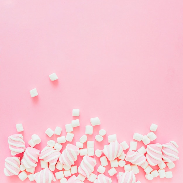 Free photo pile of marshmallows